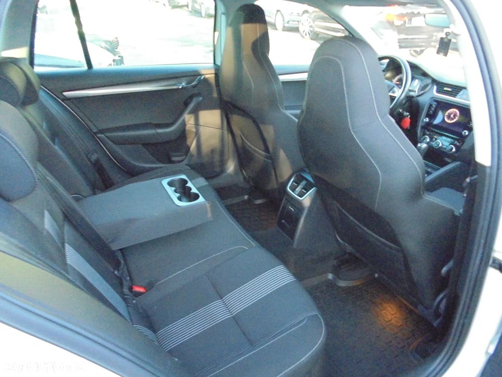 Skoda Octavia 2.0 TDI DSG Ambition - 15