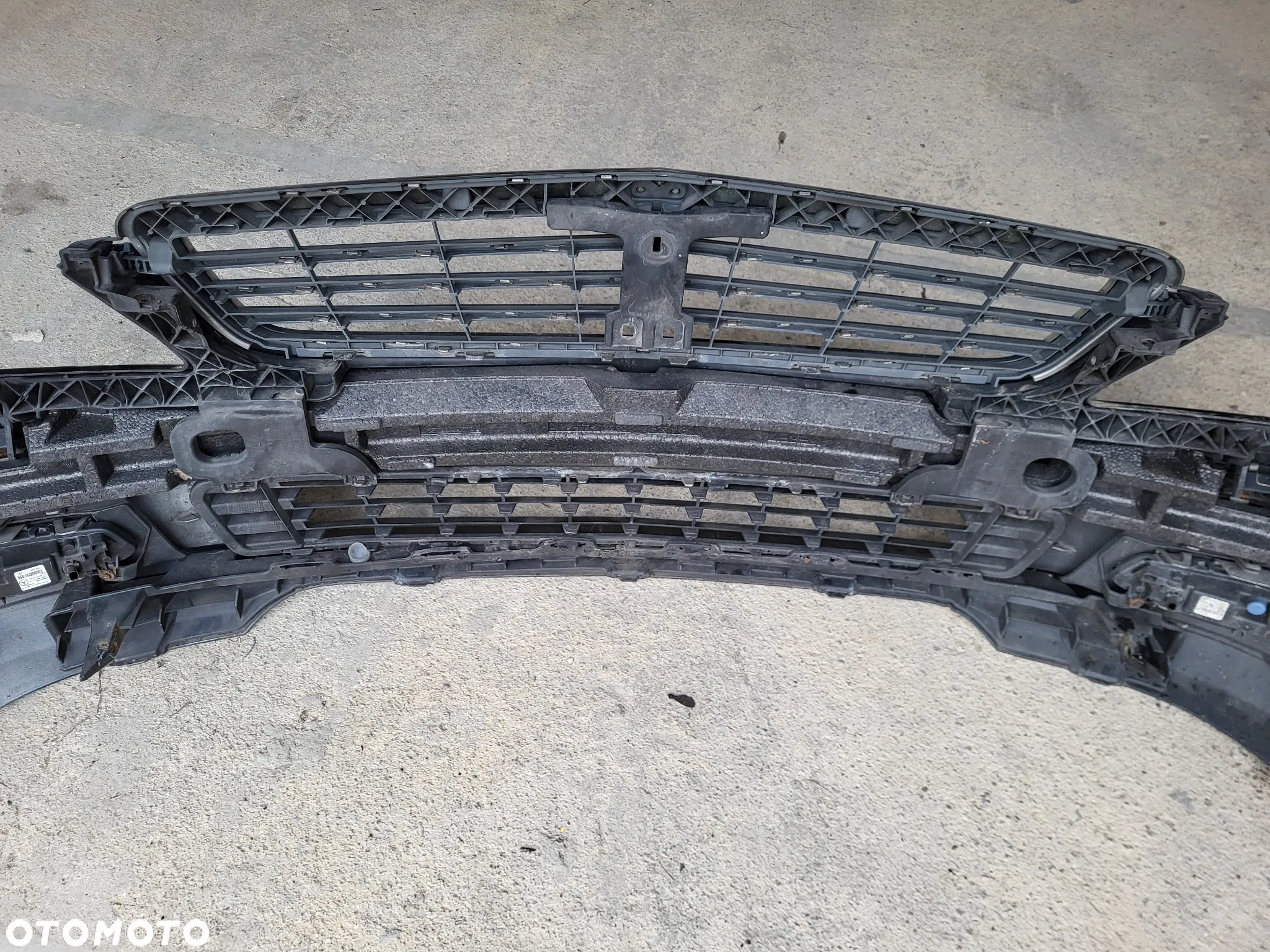 Zderzak przedni kompletny grill  Mercedes W204  LED pdc - 7