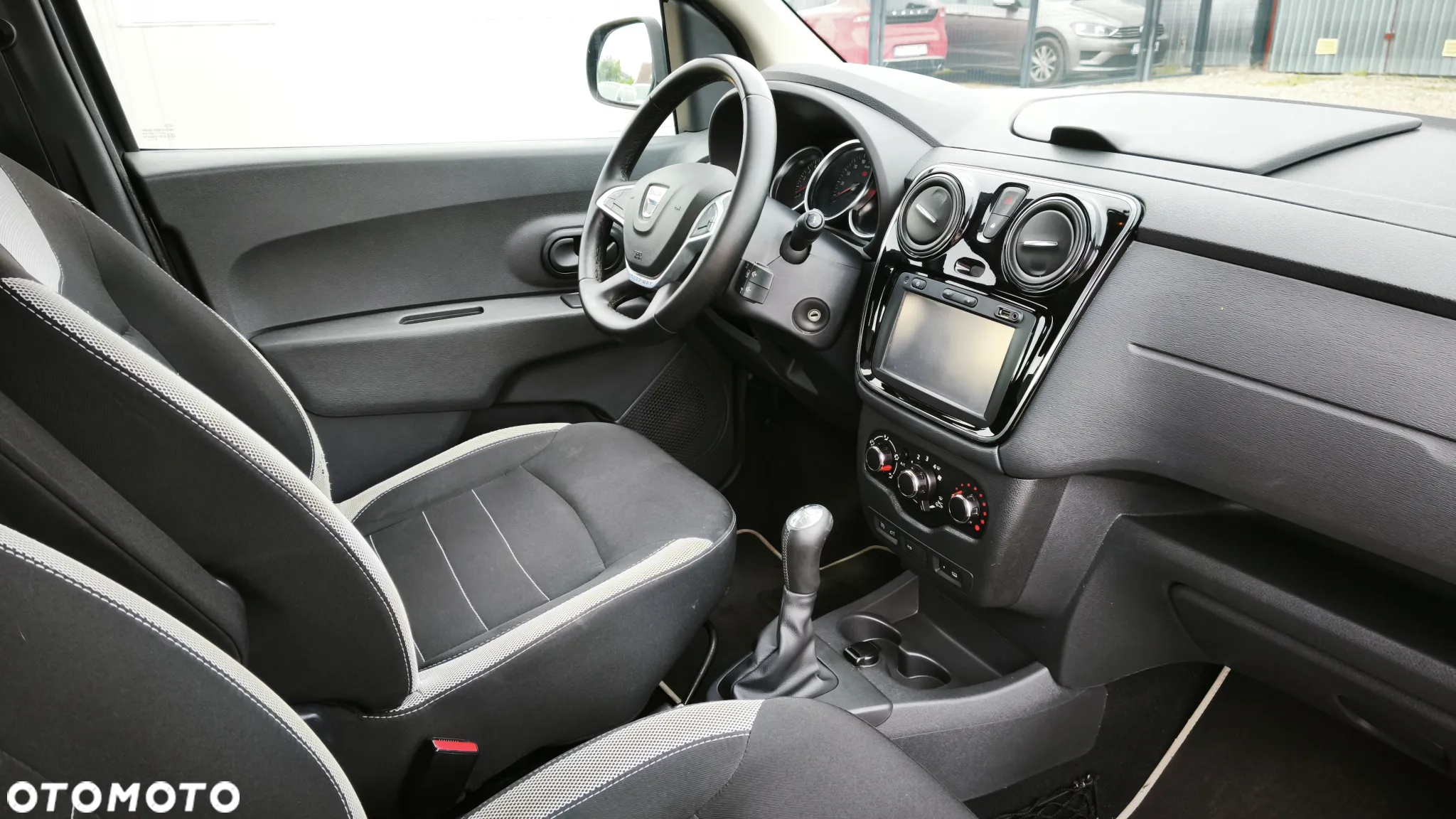 Dacia Lodgy SCe 100 Stepway - 23