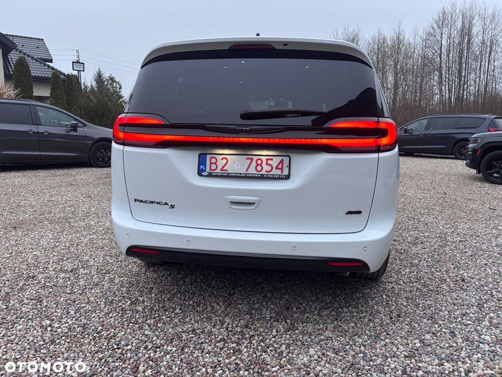 Chrysler Pacifica - 4