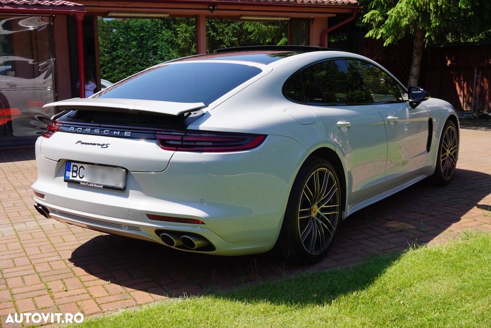 Porsche Panamera 4S - 11