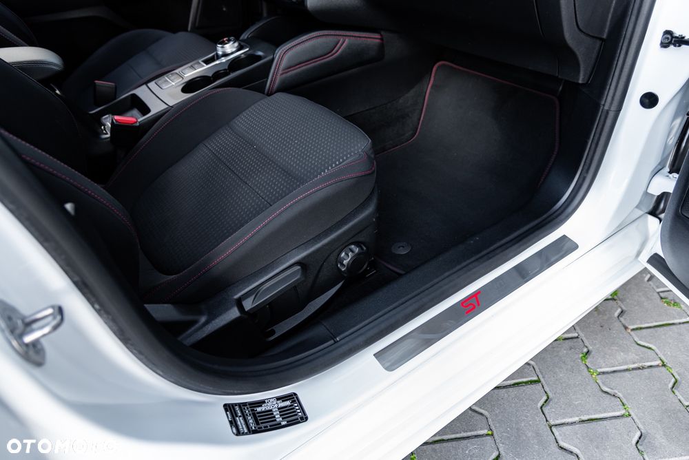 Ford Focus 1.0 EcoBoost Start-Stopp-System ST-LINE X - 25