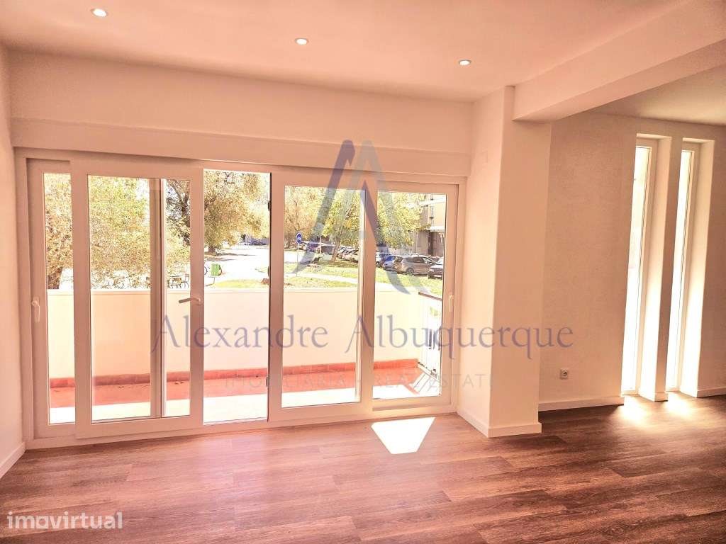 Apartamento T4 Renovado com Varanda - Olivais - Grande imagem: 3/40