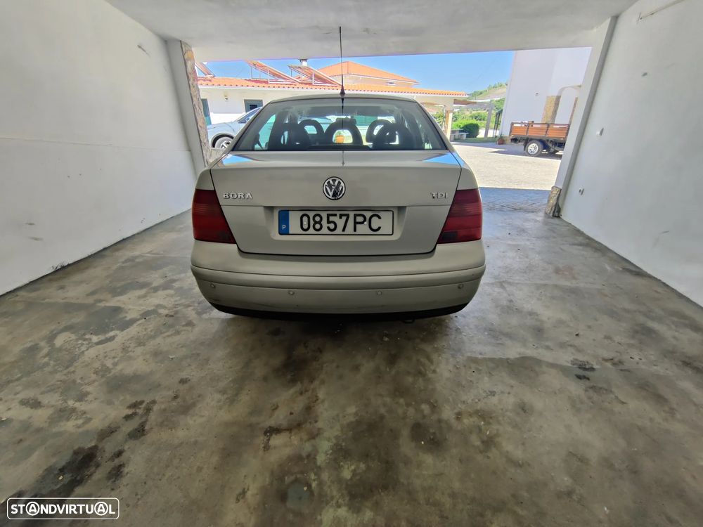 VW Bora 1.9 TDi Highline - 4