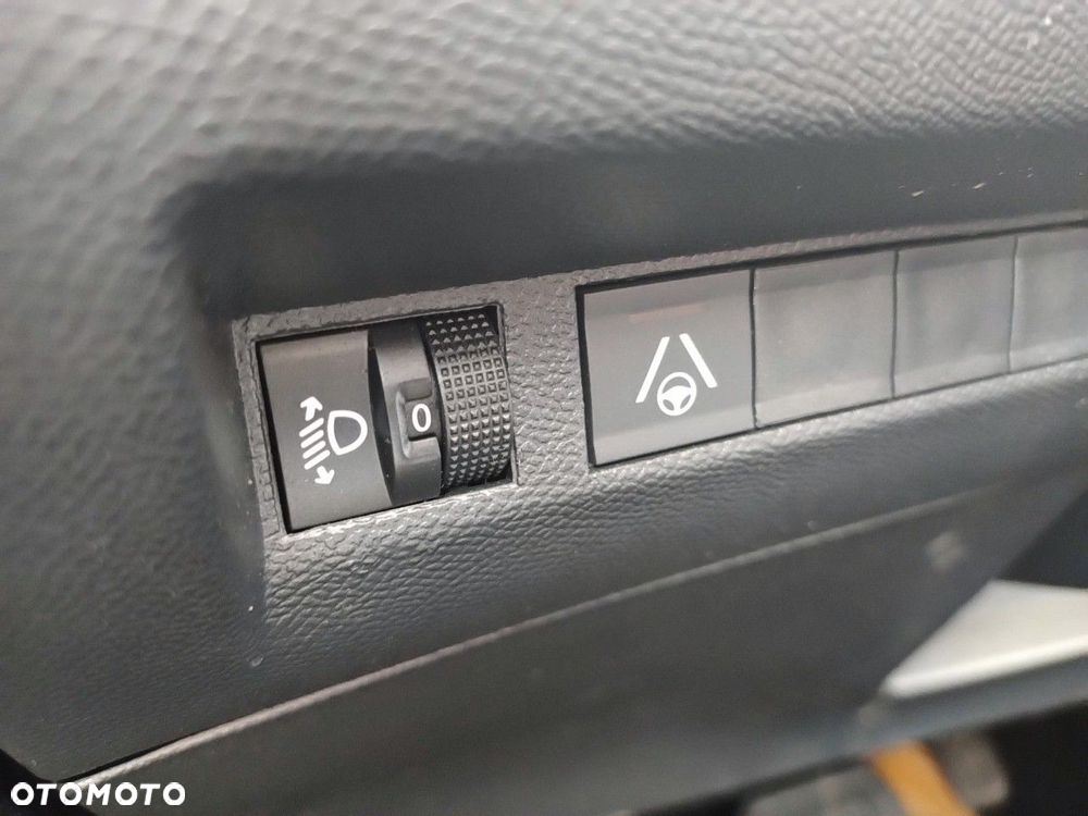 Peugeot 2008 1.2 PureTech Allure S&S EAT8 - 16