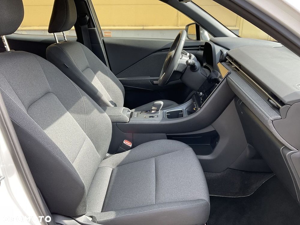 Lexus LBX 1.5 Hybrid - 11