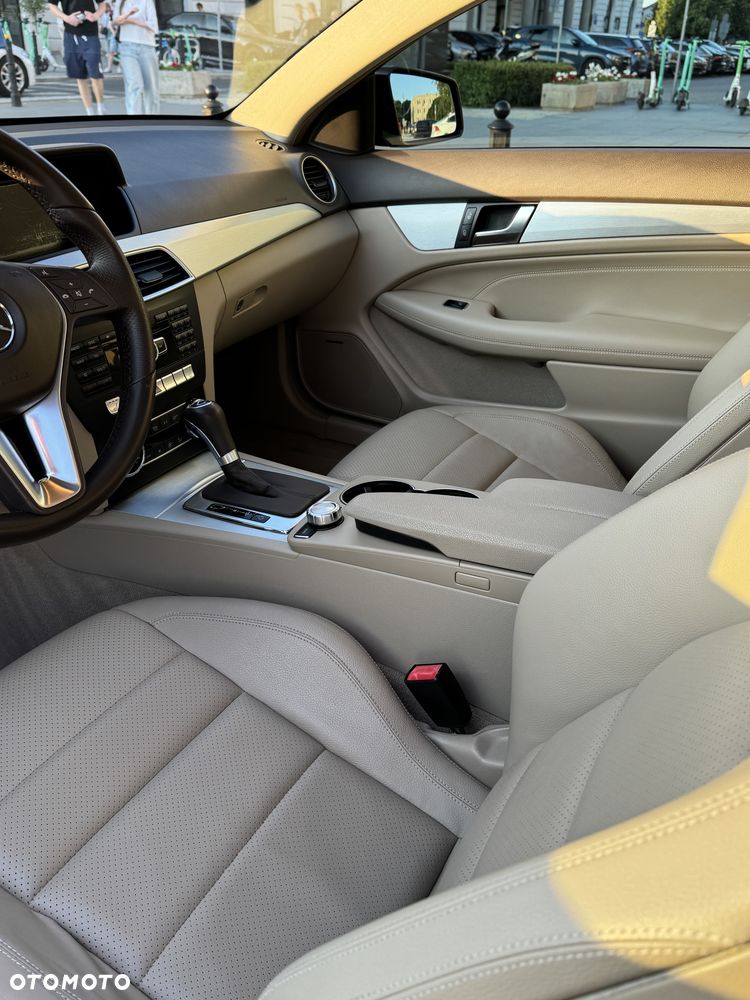 Mercedes-Benz Klasa C 250 CGI BlueEff - 9