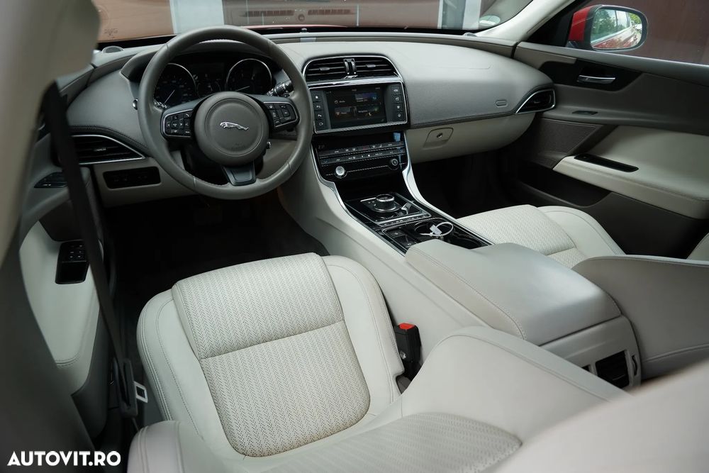 Jaguar XE 2.0 Portfolio - 6