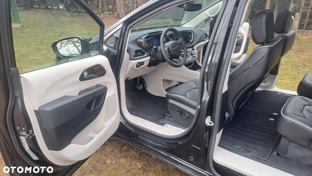 Chrysler Pacifica - 16