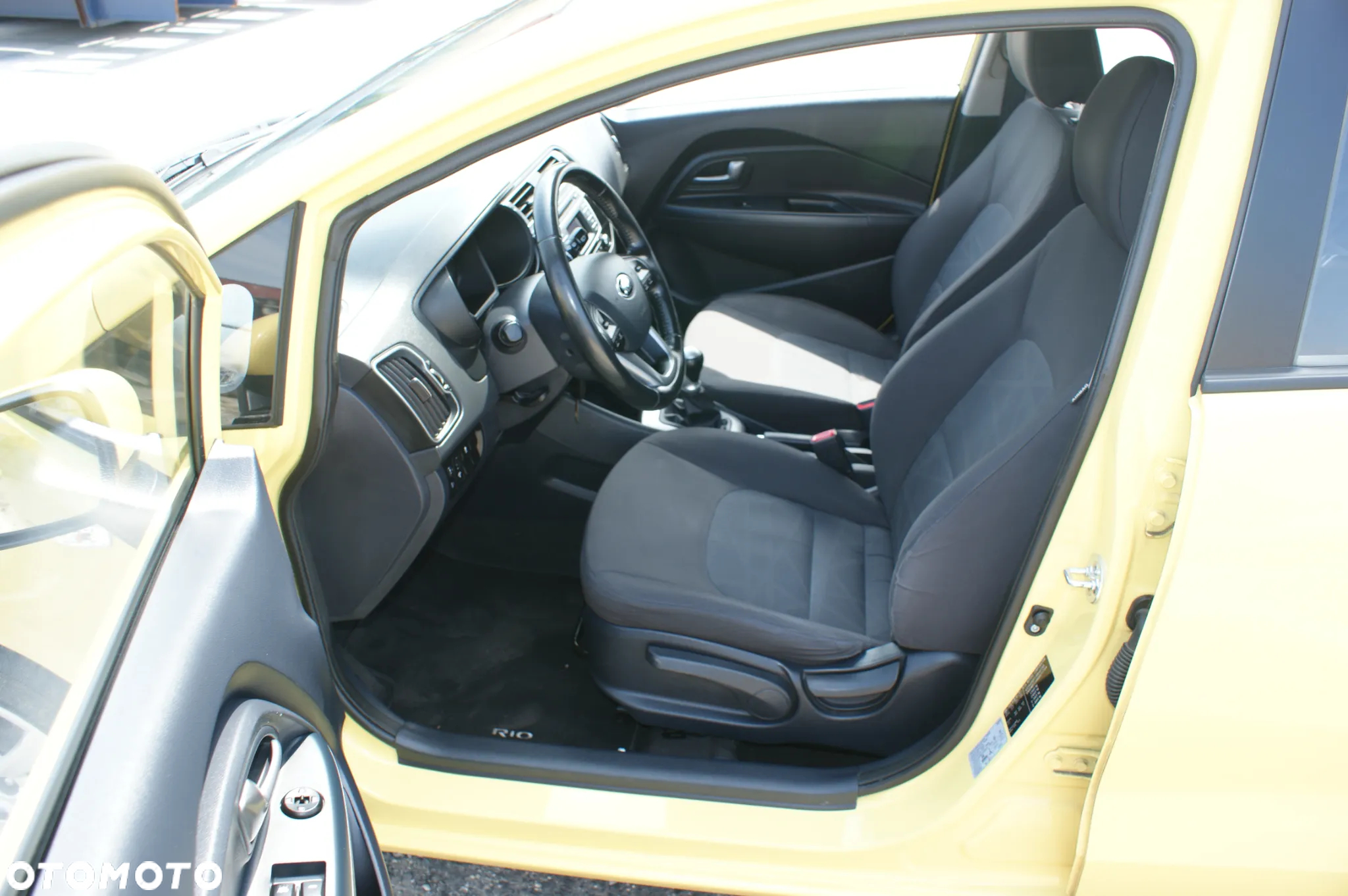 Kia Rio 1.2 Attract - 11