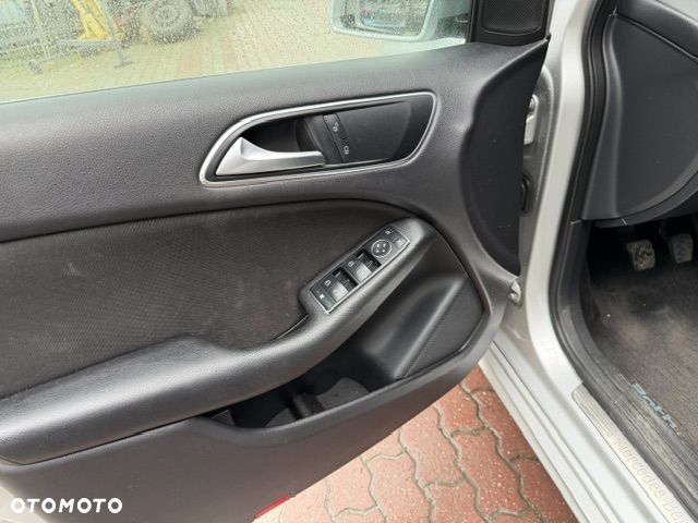 Mercedes-Benz Klasa B 180 CDI (BlueEFFICIENCY) - 11