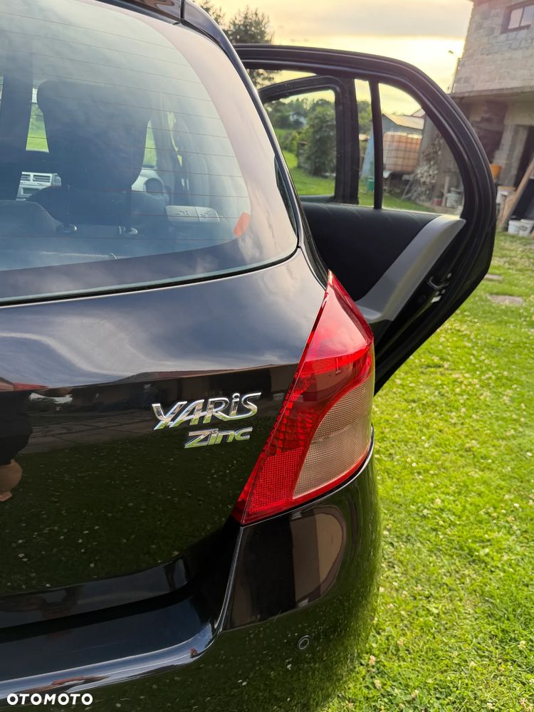 Toyota Yaris 1.3 Sol - 4