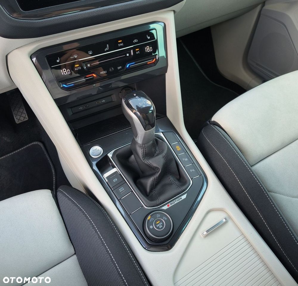 Volkswagen Tiguan 2.0 TDI SCR 4Mot Elegance DSG - 24