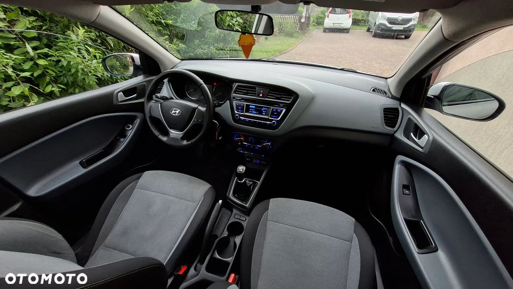 Hyundai i20 blue 1.2 - 18