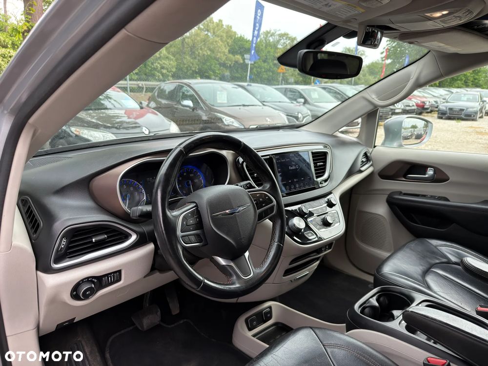 Chrysler Pacifica - 23