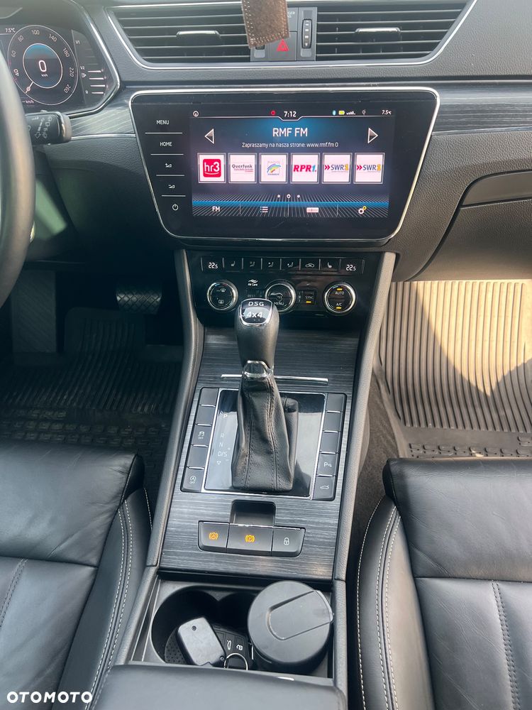Skoda Superb 2.0 TDI 4x4 DSG Premium Edition - 24