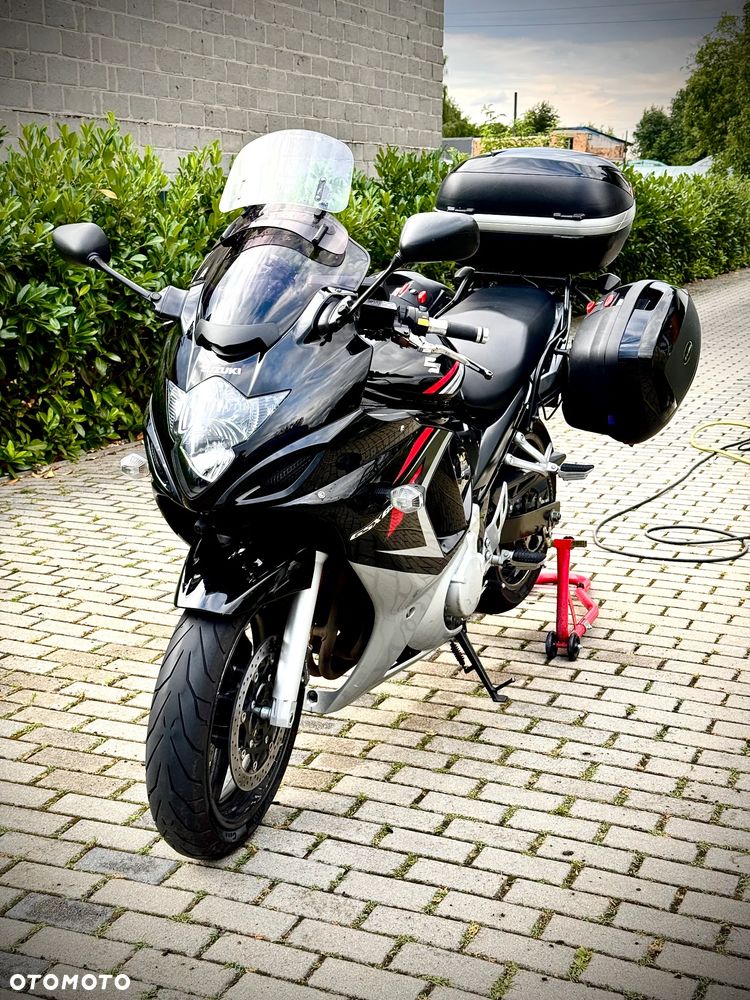 Suzuki GSX - 8