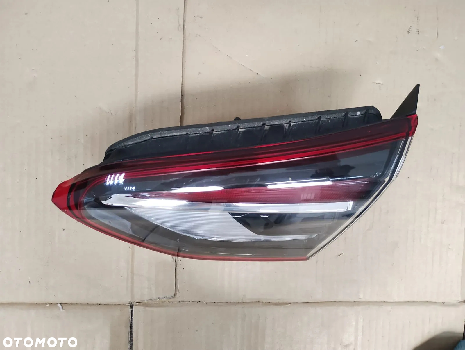OPEL CROSSLAND X LAMPA PRAWA TYLNA W KLAPE EUROPA - 3