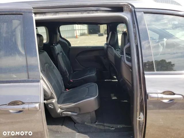 Chrysler Pacifica - 19