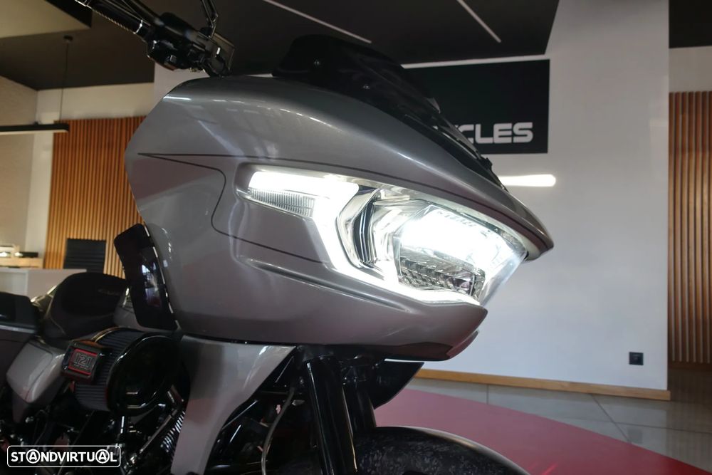 Harley-Davidson Road Glide CVO - 22
