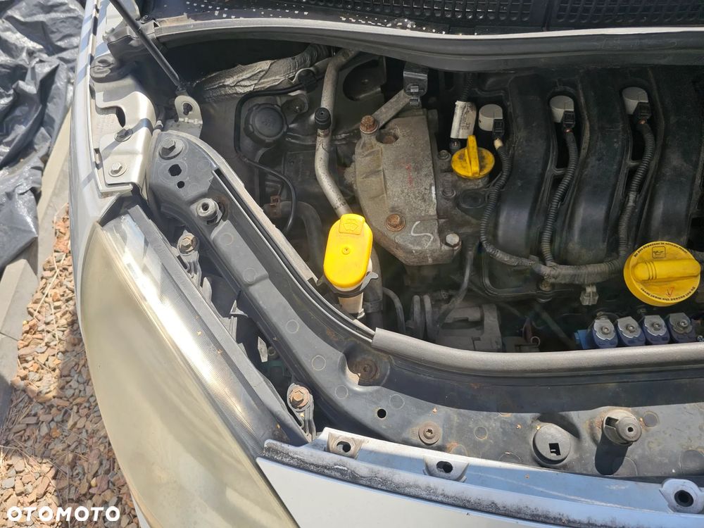 Renault Scenic 1.6 16V Confort Expression - 11