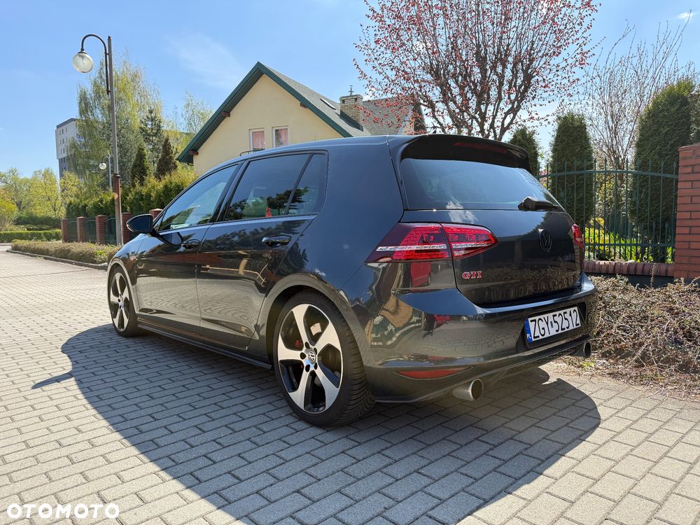 Volkswagen Golf - 18