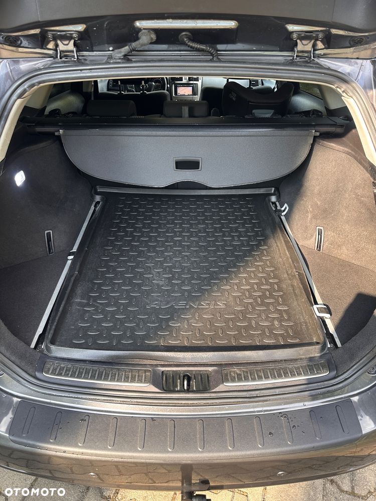Toyota Avensis 2.0 Sol plus NAVI - 9