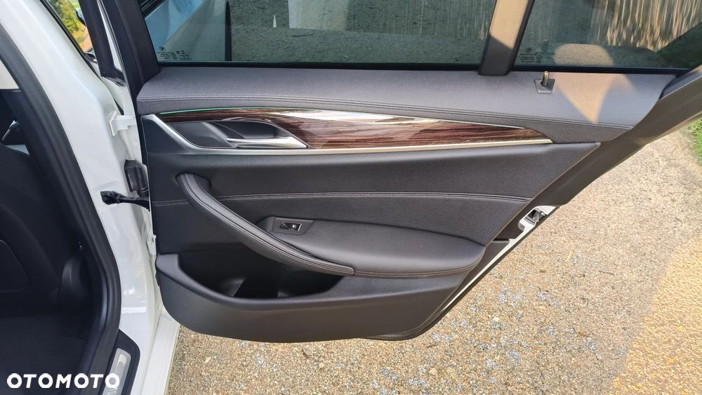 BMW Seria 5 520d xDrive Luxury Line sport - 39