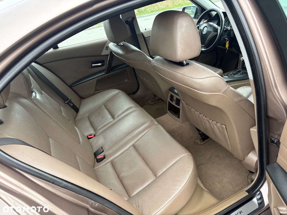 BMW Seria 5 545i - 17