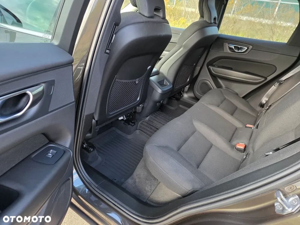 Volvo XC 60 B4 D AWD Momentum Pro - 7