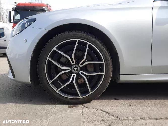 Mercedes-Benz E 220 d 4MATIC Aut. - 16