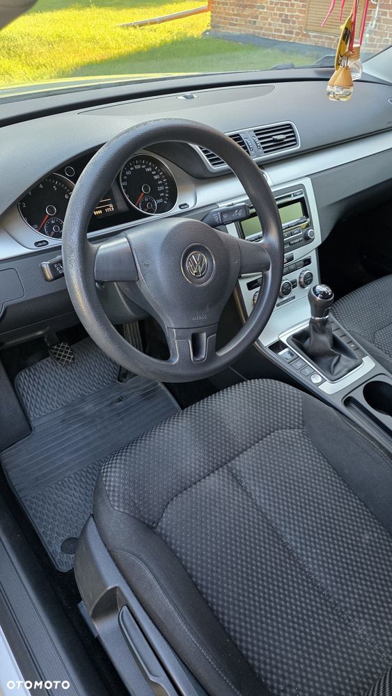 Volkswagen Passat - 4
