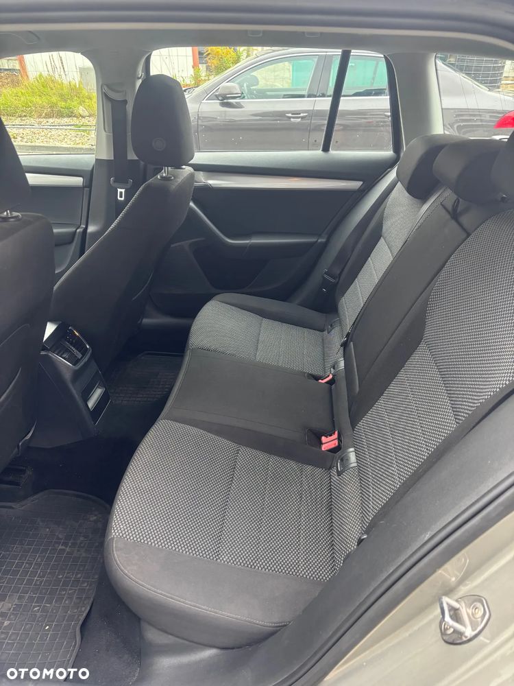 Skoda Octavia 1.6 TDI Elegance - 8