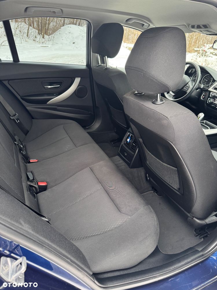 BMW Seria 3 330i xDrive - 12