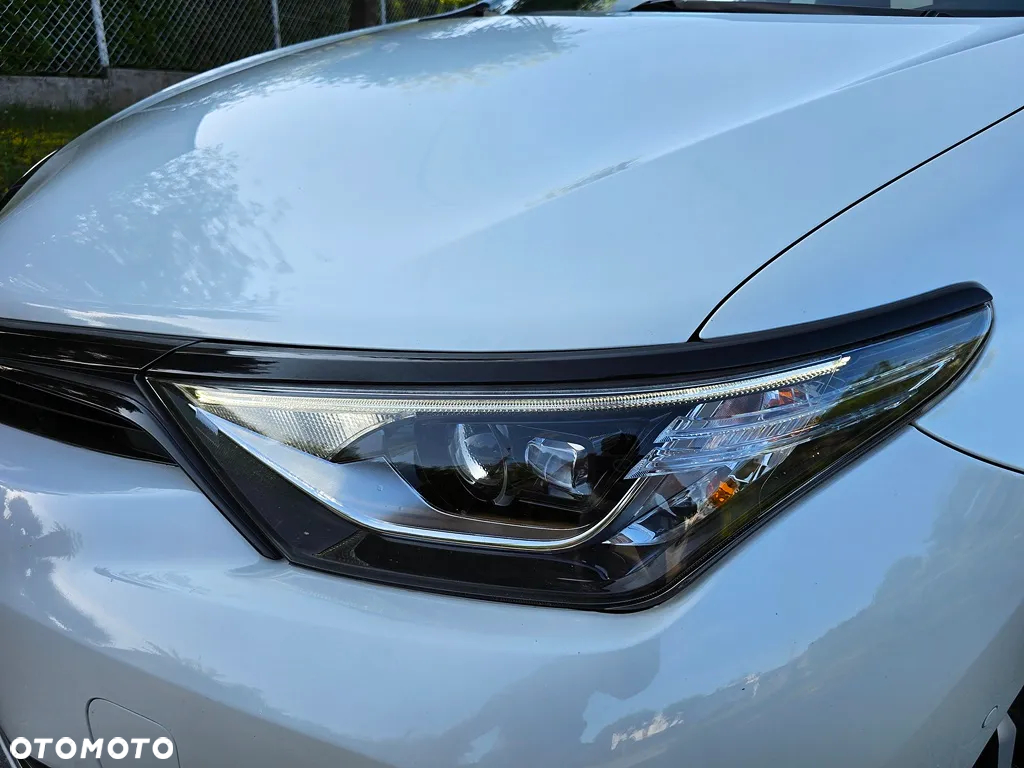 Toyota Auris Hybrid 135 Selection - 19