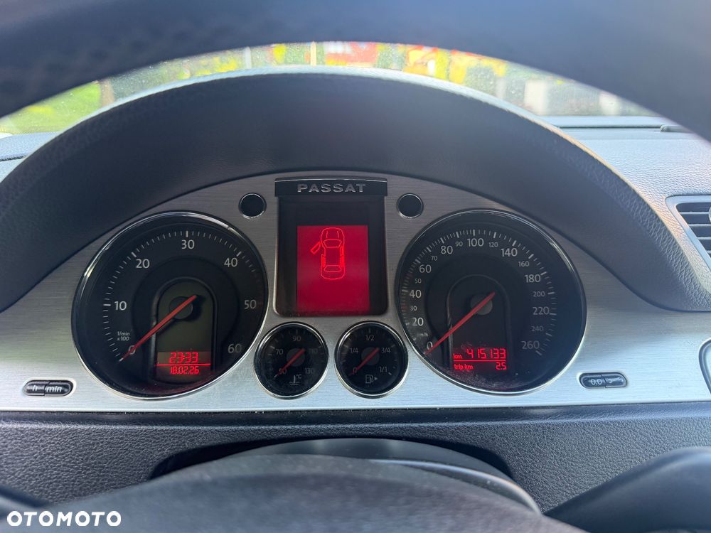 Volkswagen Passat 2.0 TDI DPF Highline - 8