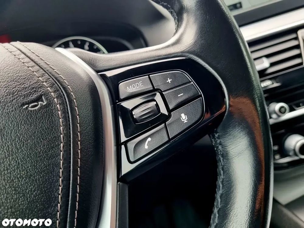 BMW Seria 5 520i Sport Line - 19