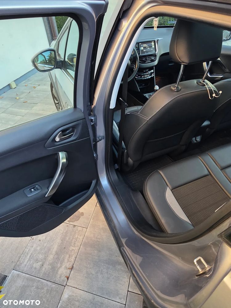 Peugeot 2008 1.2 Pure Tech Allure S&S - 13