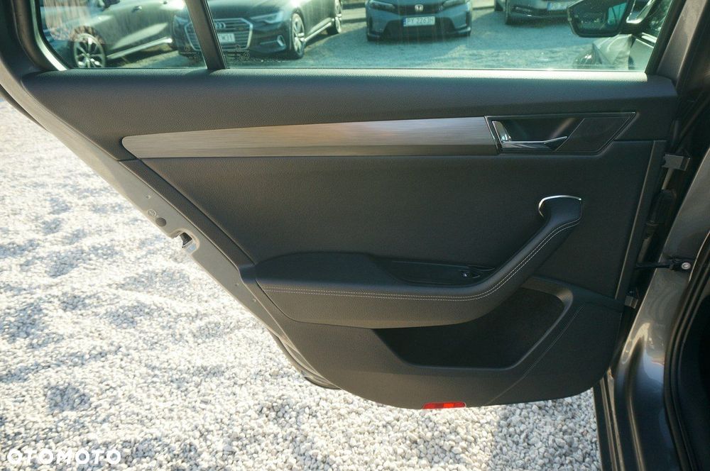 Skoda Superb 2.0 TDI SCR Style DSG - 24