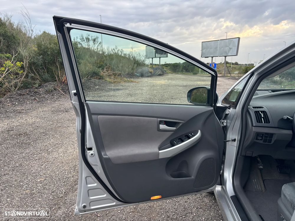 Toyota Prius 1.8 Premium - 11