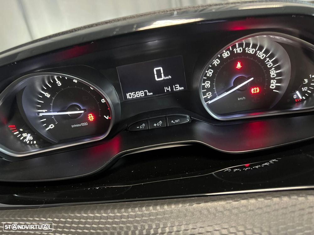 Peugeot 208 1.2 PureTech Signature - 7