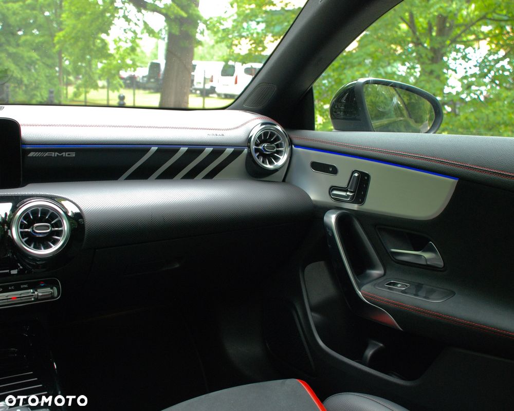 Mercedes-Benz CLA AMG 45 S 4-Matic+ 8G-DCT - 37