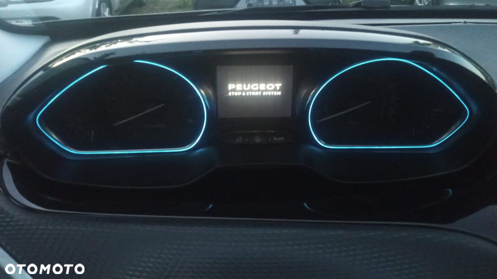 Peugeot 2008 BlueHDi FAP 120 STOP & START EAT6 Crossway - 17