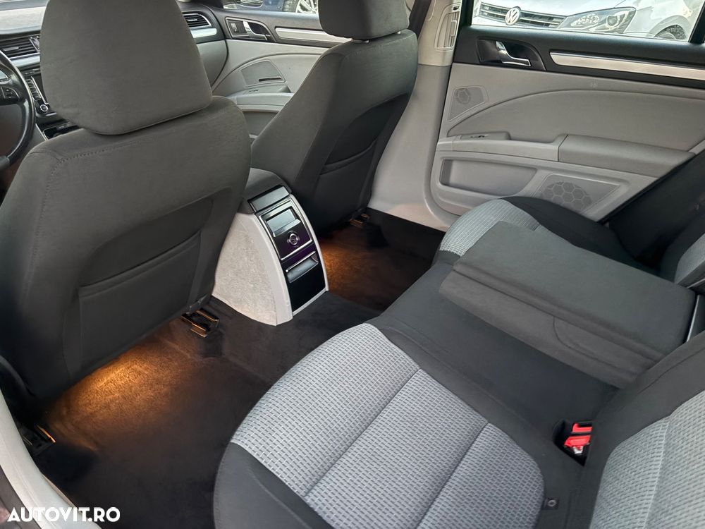 Skoda Superb 2.0 TDI DSG Elegance - 8