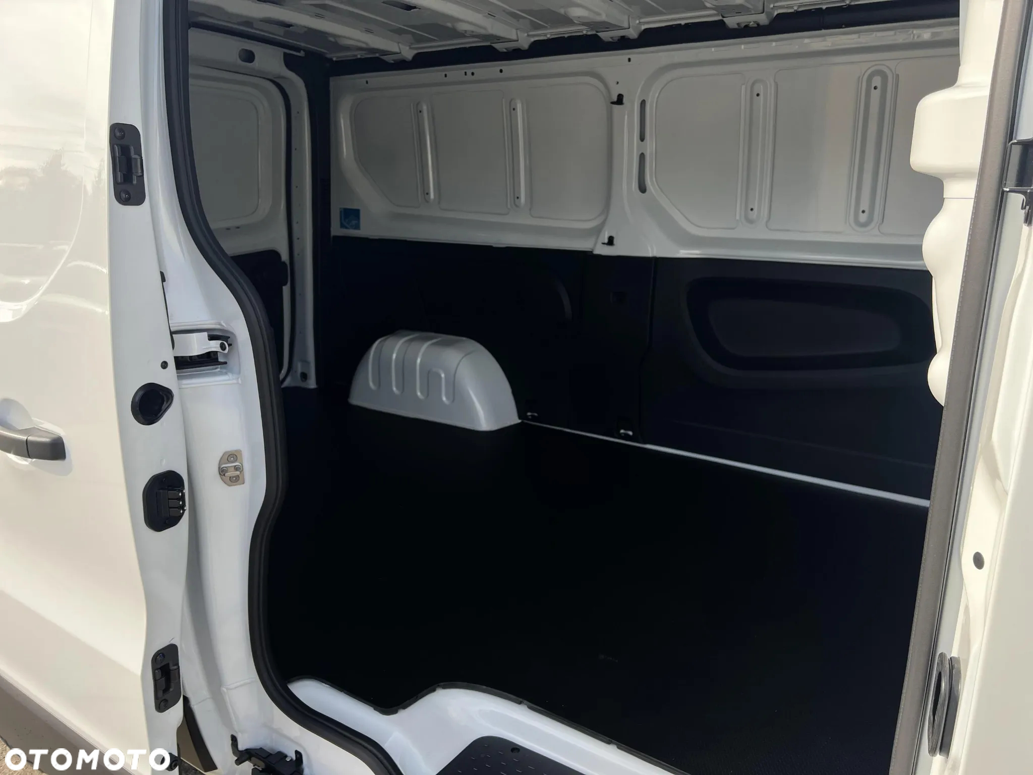 Renault Trafic - 16