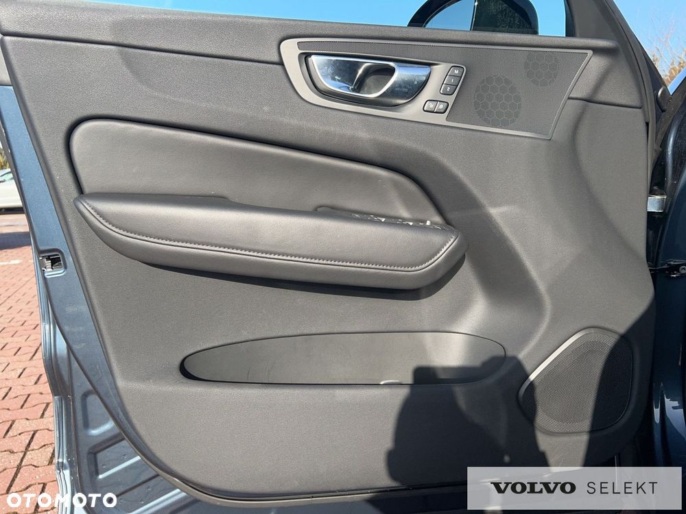Volvo XC 60 T6 Plug-In Hybrid AWD Plus Dark - 17