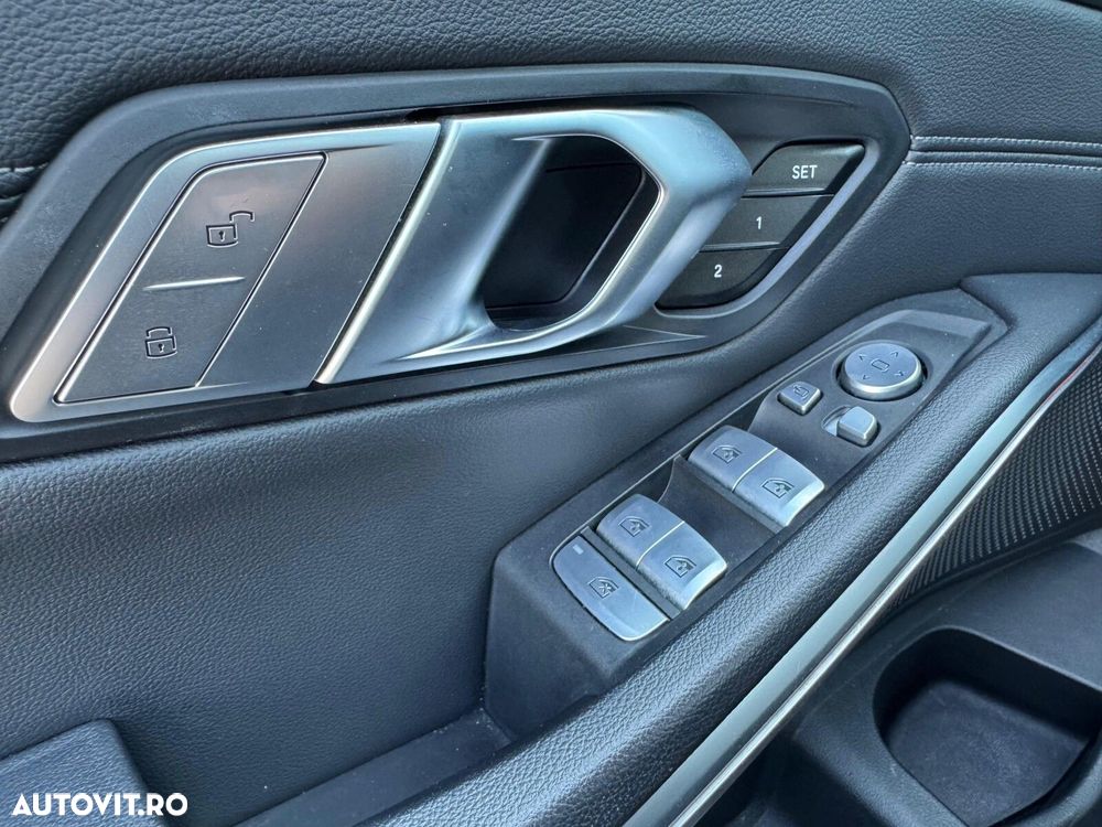 BMW Seria 3 330i AT - 21