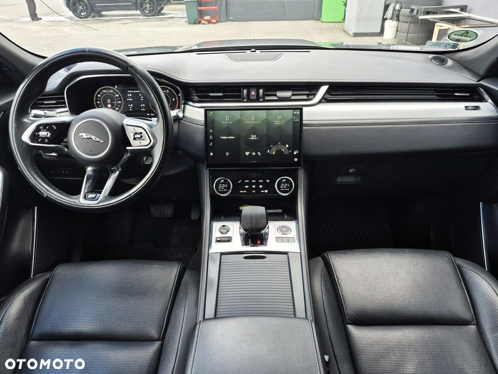 Jaguar F-Pace - 31