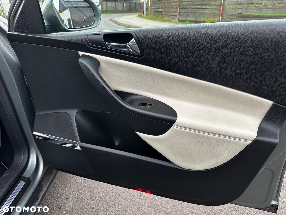 Volkswagen Passat Variant 3.2 V6 FSI 4Mot Highline DSG - 32