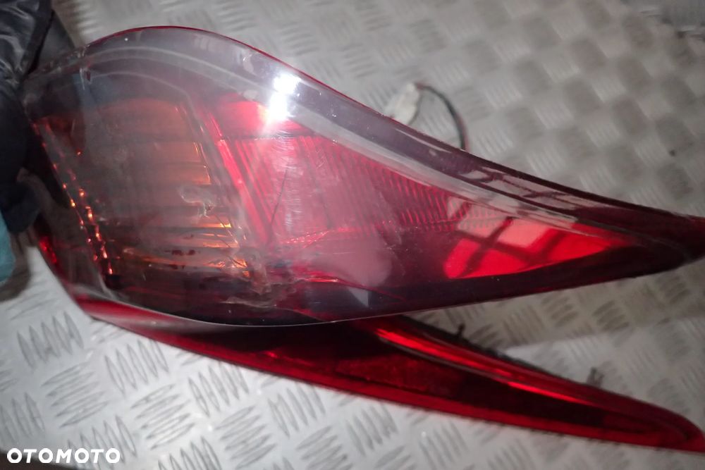 LAMPA LEWY TYŁ NISSAN JUKE PĘKNIĘTA - 6